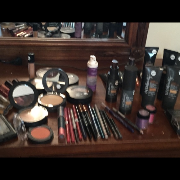 Makeup & SkinCare Bundle - Picture 7 of 8